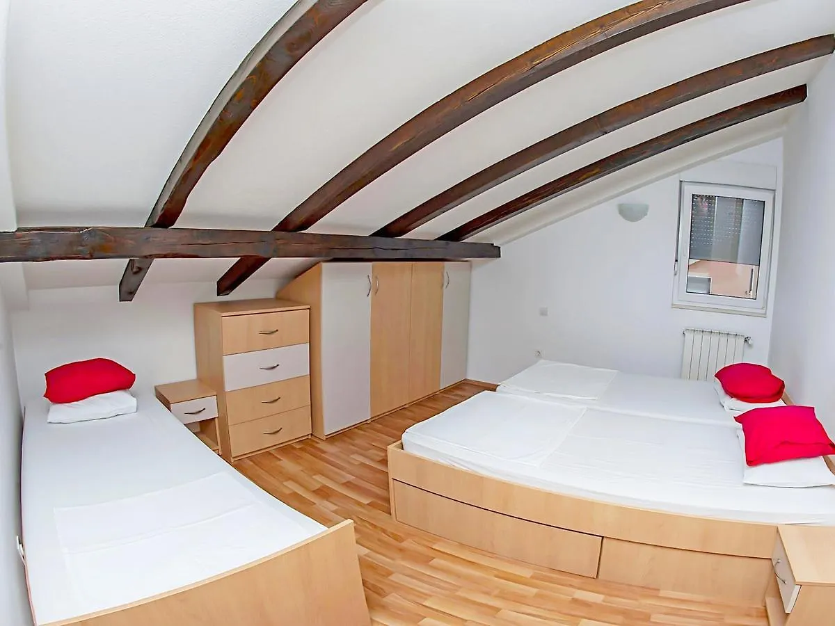 Apartments Damir Kastel Stafilic