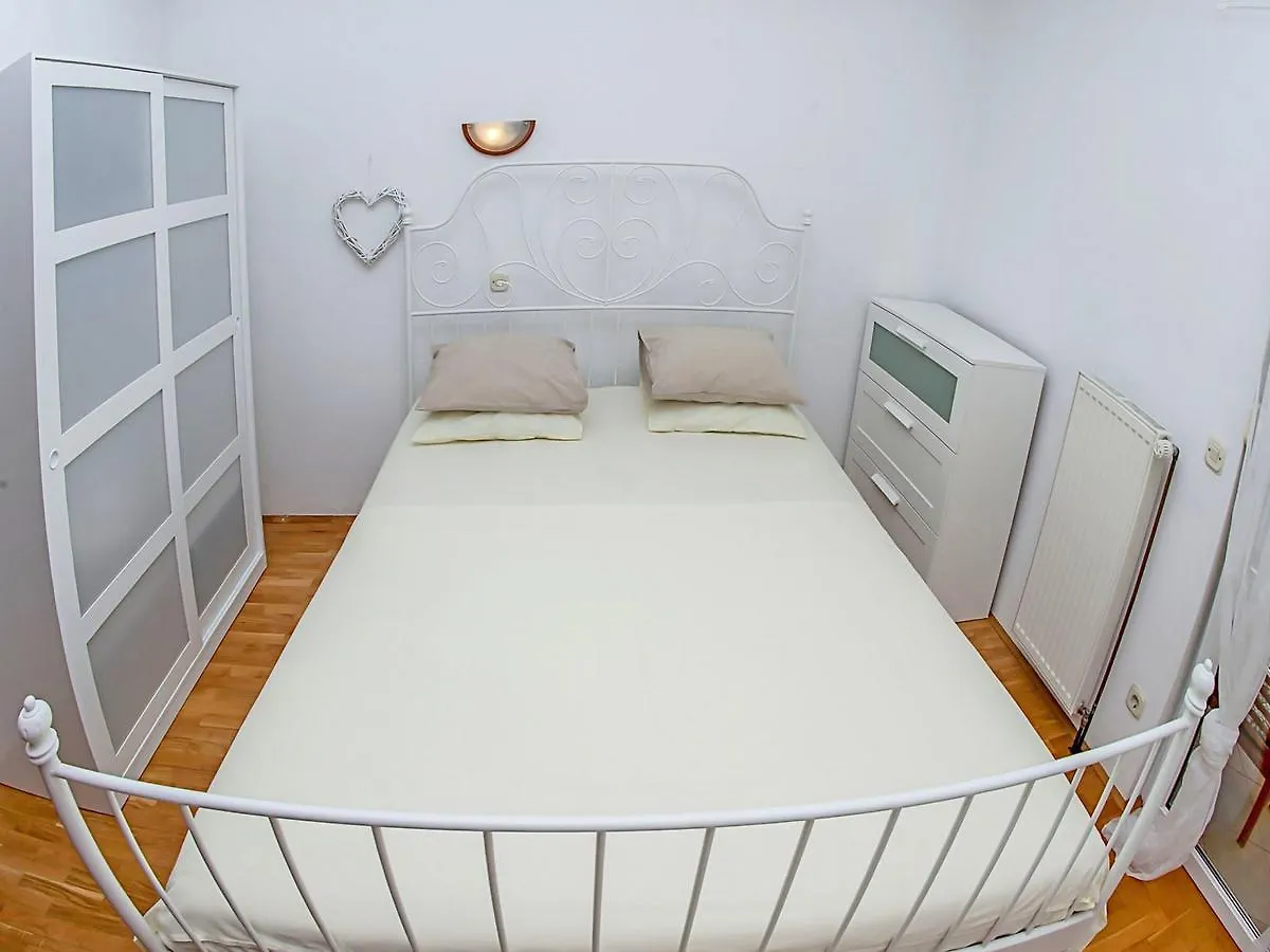 Apartments Damir Kastel Stafilic