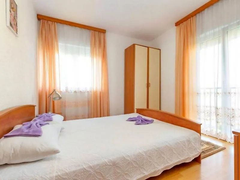 Apartments Damir Kaštel Štafilić