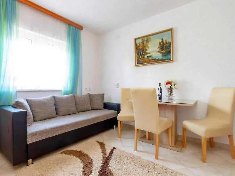 Apartments Damir Kaštel Štafilić