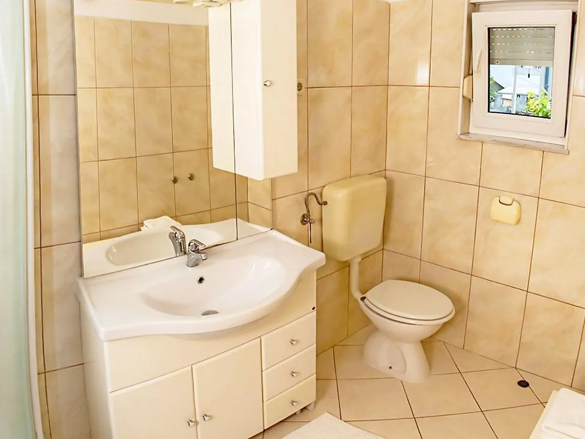 Apartments Damir Kaštel Štafilić