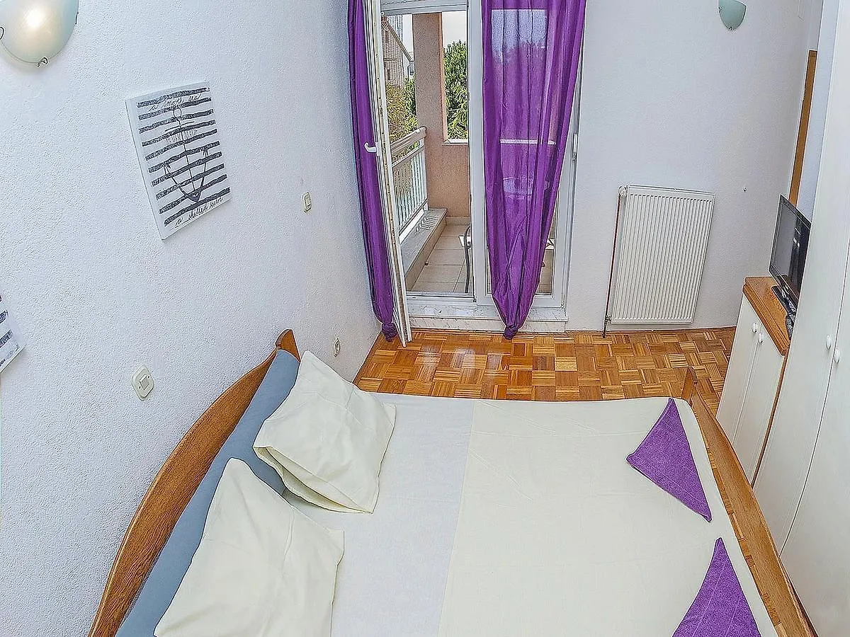 Apartments Damir Kaštel Štafilić 0*,