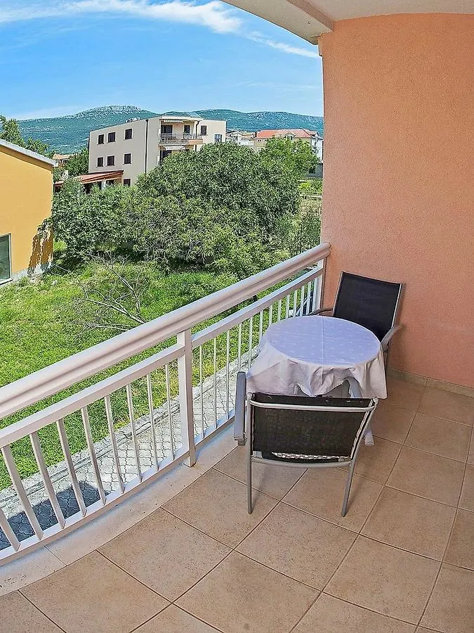 Apartments Damir Kaštel Štafilić 0*,