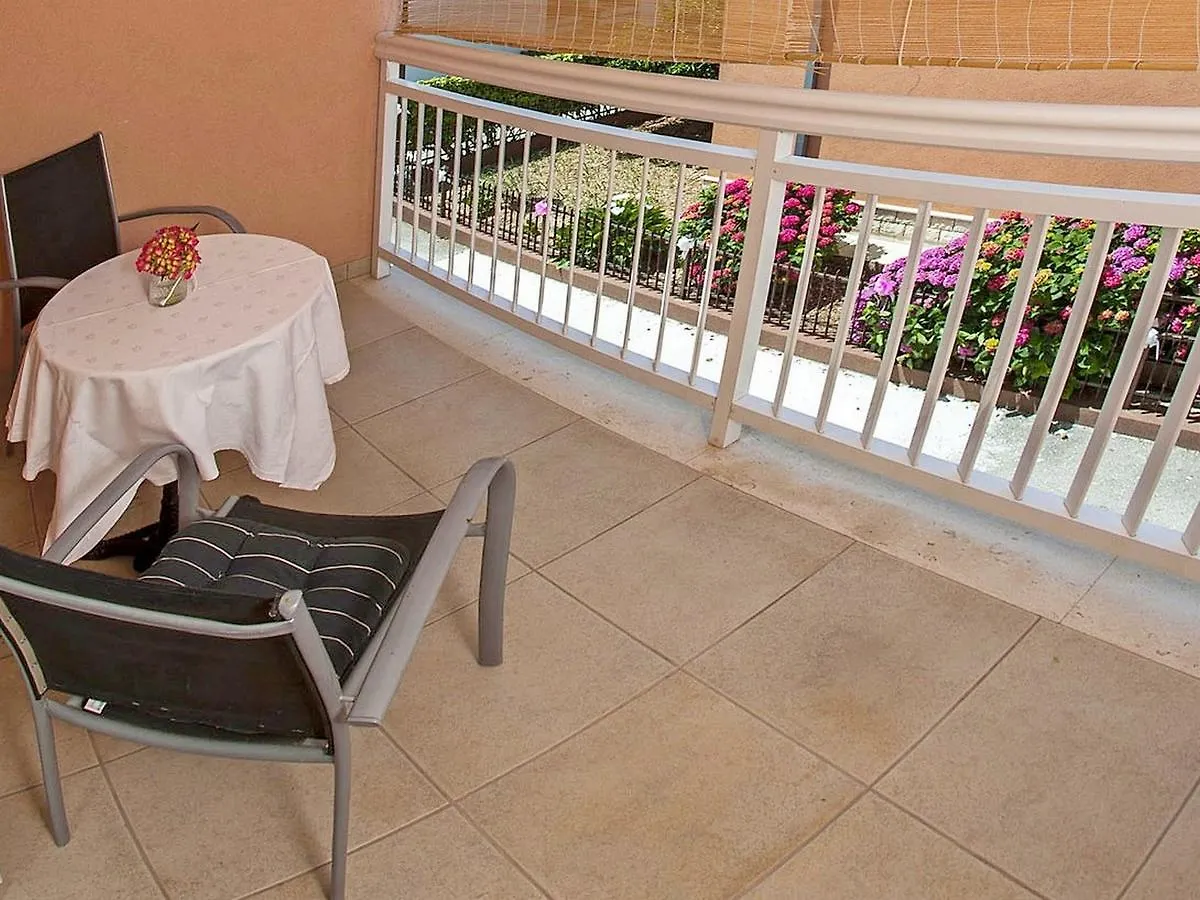 Apartments Damir Kaštel Štafilić